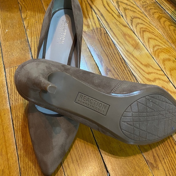 Kenneth Cole Reaction Pumps - Picture 5 of 5